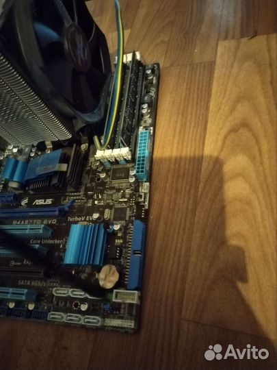 Материнская плата с процессором и памятью