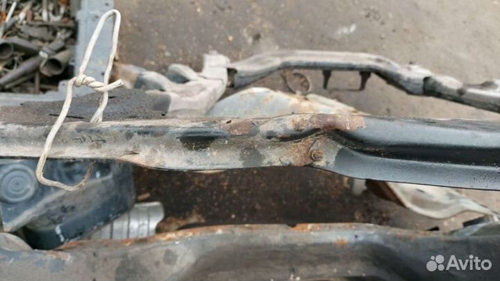 Балка подвески передняя (подрамник) Nissan Almera