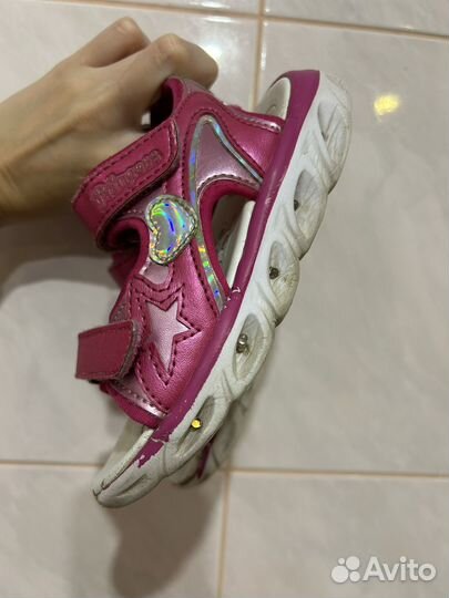 Сандалии для девочки Chicco 28р