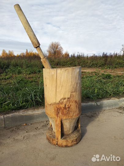 Старинная деревянная ступа