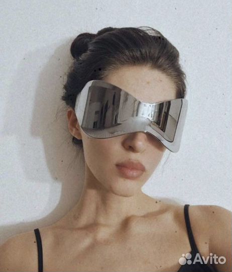 Очки футуристичные