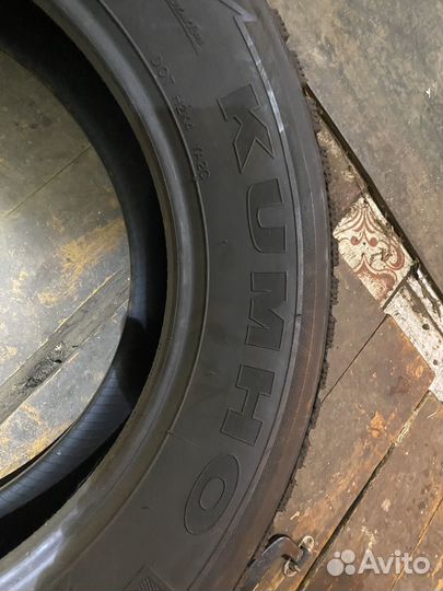 Kumho I'Zen Wis KW19 215/65 R16