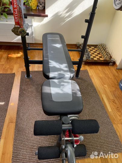 Скамья для жима со штангой и блинами