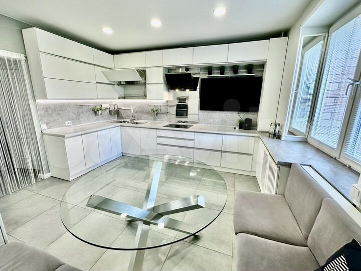 3-к. квартира, 93,5 м², 1/9 эт.