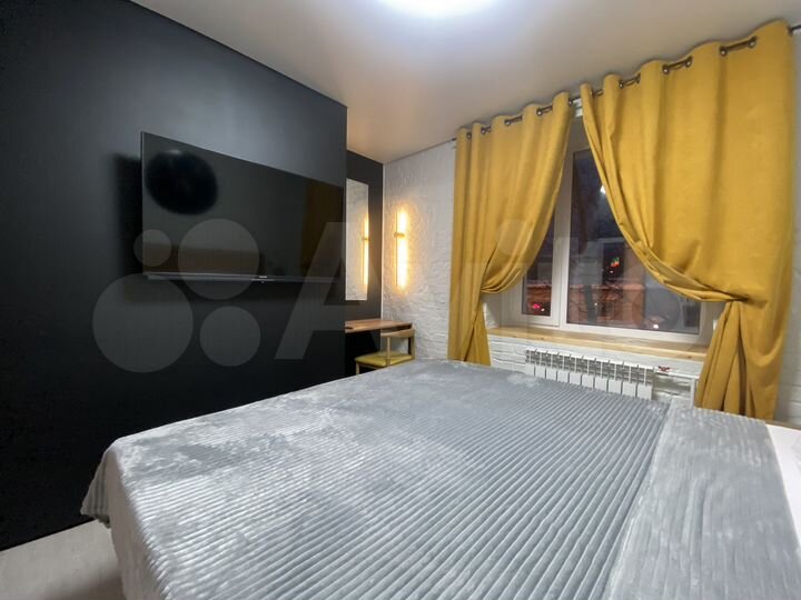 2-к. квартира, 43 м², 1/9 эт.