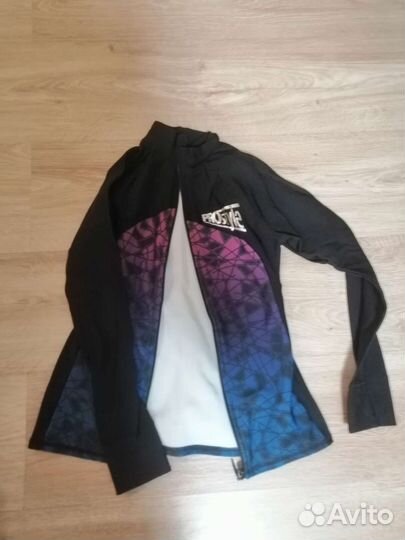 Спортивная кофта для занятий по фигурному катанию