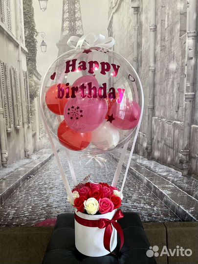 Композиция с воздушным шаром и розами из мыла