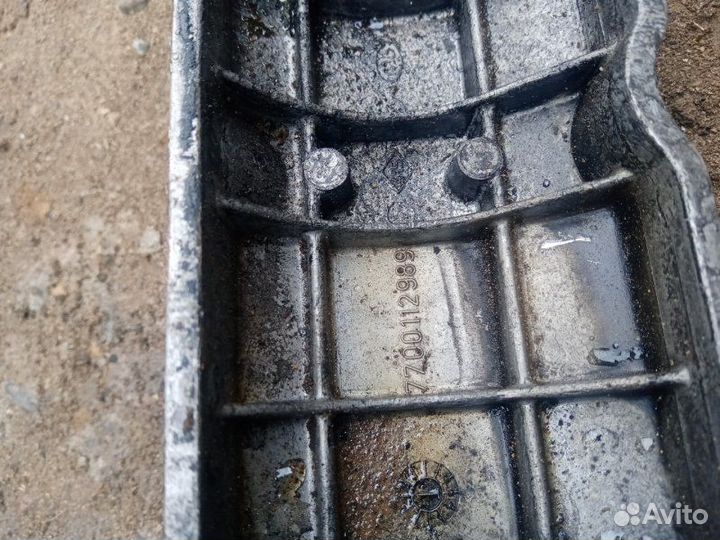 Крышка двигателя Renault Kangoo K9K704 2004