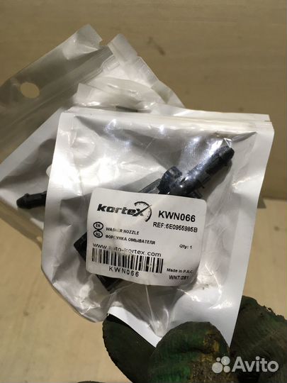 Форсунка омывателя лобового стекла Пассат B5