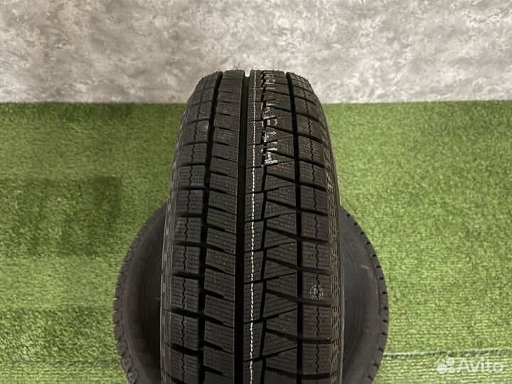 Bridgestone Blizzak Revo GZ 225/55 R17 97S