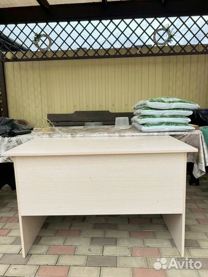 Продам письменный стол в отличном состоянии