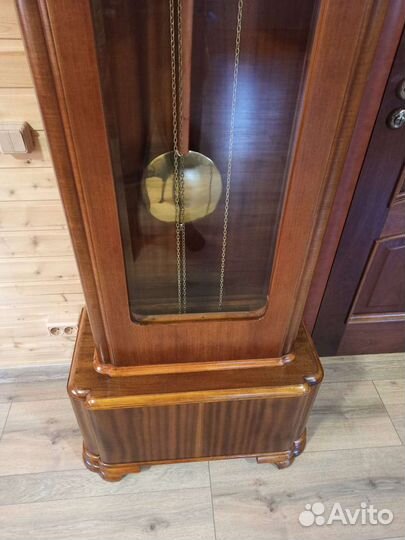 Старинные напольные четвертные часы Янтарь