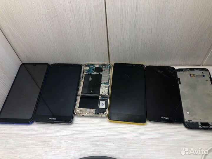 С) Телефоны на запчасти