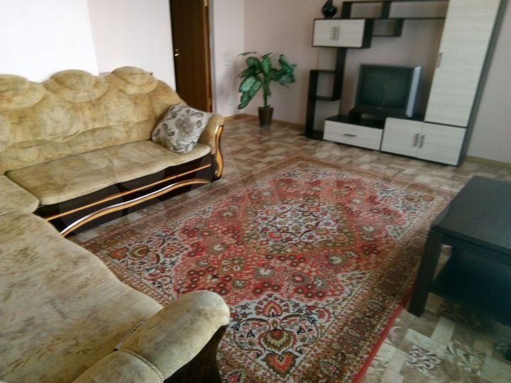 2-к. квартира, 69 м², 1/12 эт.