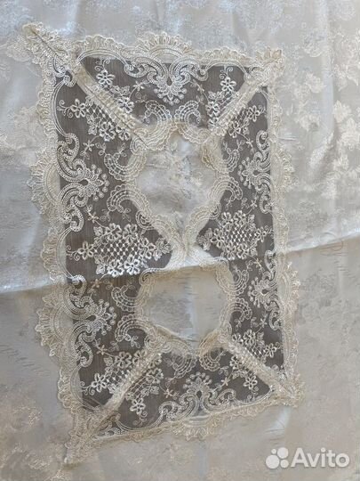 Скатерть с кружевами