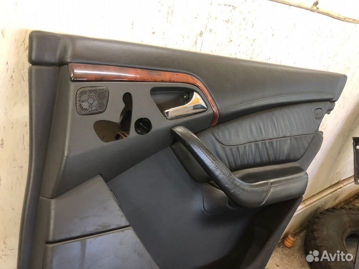 Карта двери задяя правя на Mercedes W220