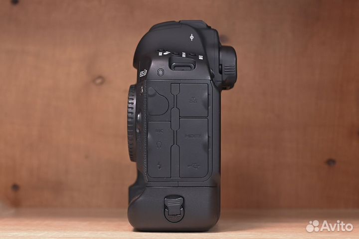 Фотоаппарат Canon 1Dx Mark II Body