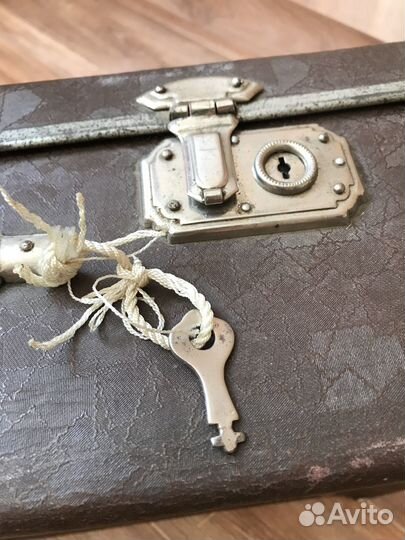 Винтажный чемодан