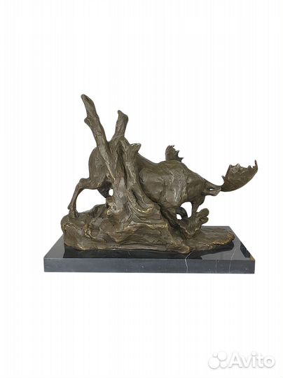 Скульптура лося из бронзы