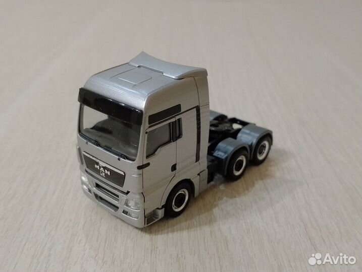 339) Тягач MAN трёхосный