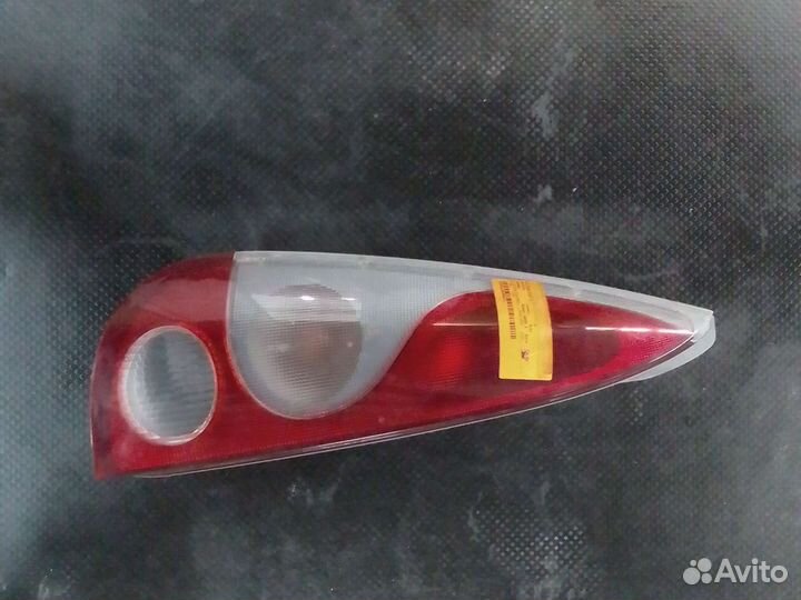 Фонарь задний левый Yaris Verso 1999-2005