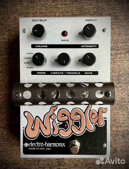 Гитарная педаль Tube Vibrato/Tremolo EHX Wiggler