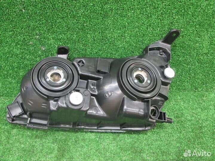 Фара правая Toyota Ipsum SMX10