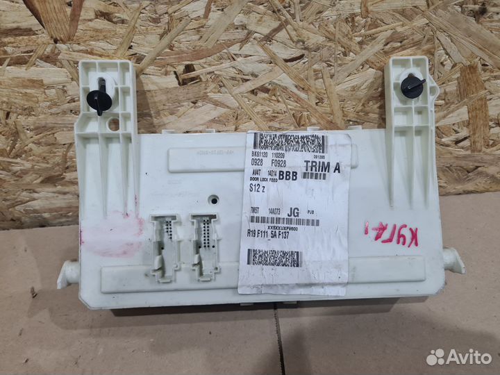 Блок предохранителей салонный Ford Kuga 1