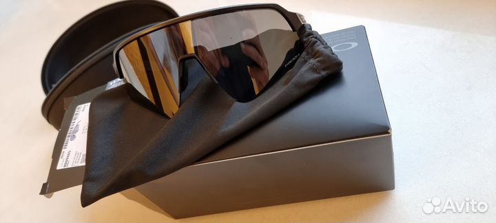 Oakley sutro light sweep black линза