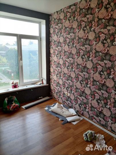 Поклеить обои, покраска стен и потолков