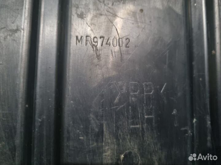 Пыльник двигателя левый нижний mitsubishi lancer 9