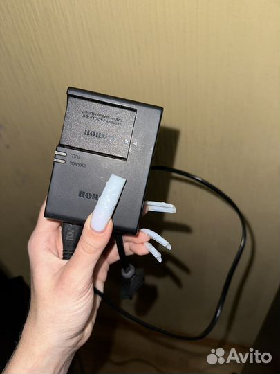 Аккумулятор и зарядка от canon 750d