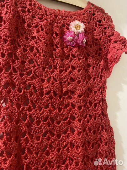 Вязаное платье ручной работы для девочки