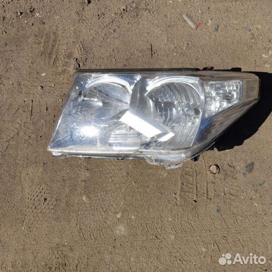 Фара на запчасти от тойота ландкрузер 200