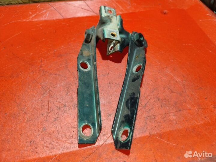 Петли капота Audi 80 B3 седан 1.8 1988