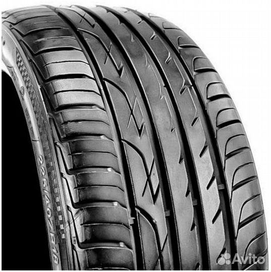 Three-A P606 235/35 R19 91W