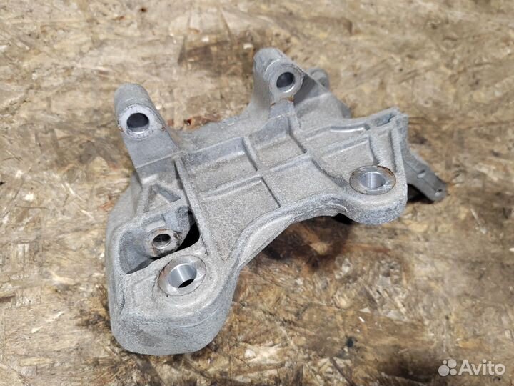 Кронштейн генератора Volkswagen Amarok рест. 2018