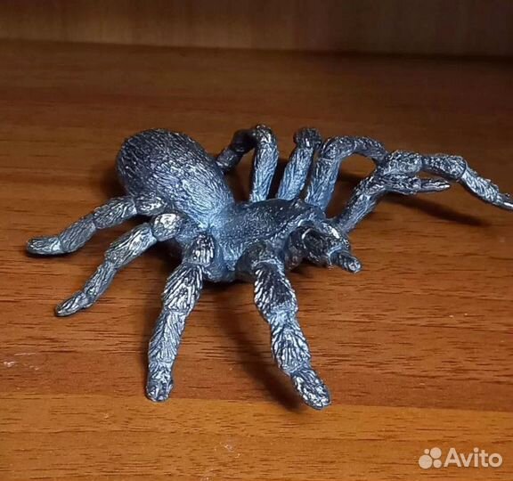 Бронзовая статуэтка большой паук тарантул. Литьё