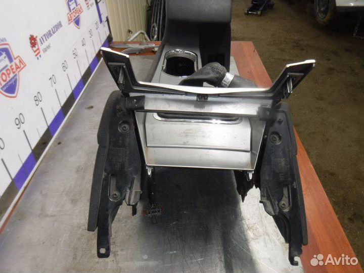 Консоль между сидений Ford Mondeo 4 2.0 2008