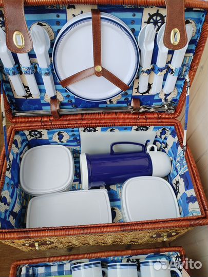 Набор посуды для пикника в чемодане новый