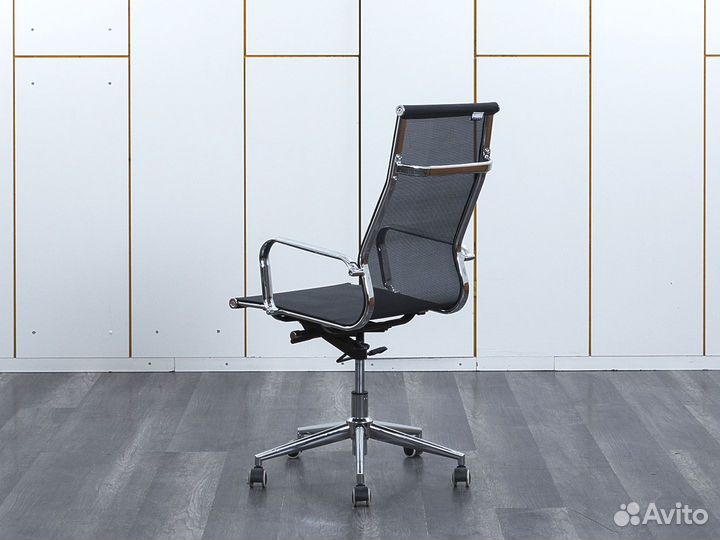 Офисное кресло