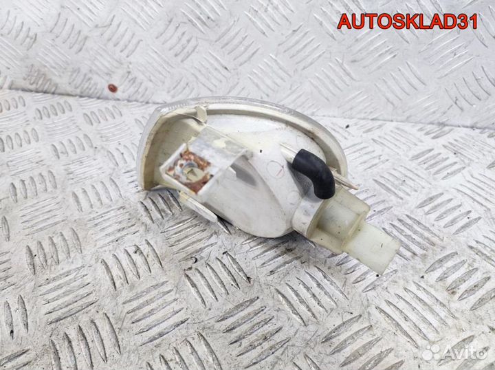 Указатель поворота правый белый Skoda Octavia A4