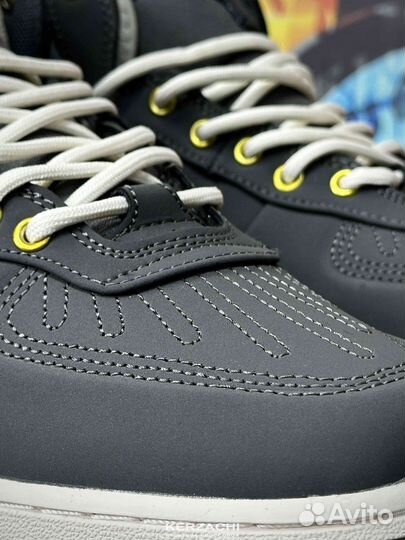 Кроссовки весенние