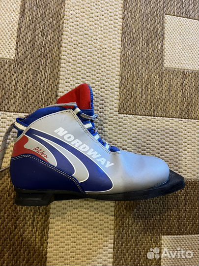 Лыжные ботинки