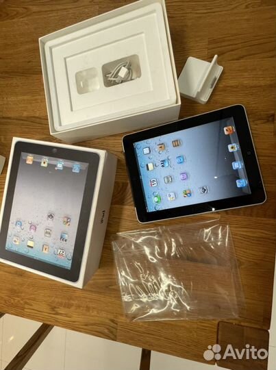 iPad 1 32gb в полном комплекте+ док станция, чехол
