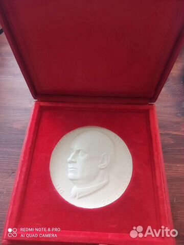 Памятный барельеф, настольная медаль