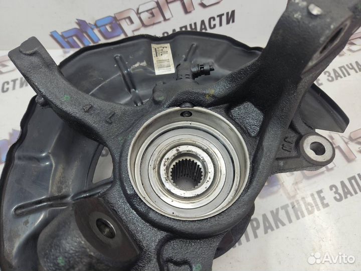 Поворотный кулак передний левый Toyota Camry 50