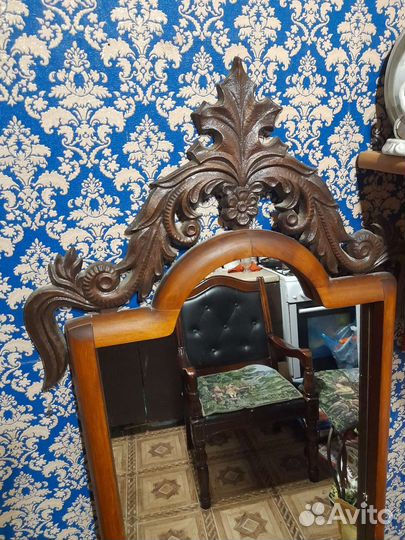 Антикварные зеркало и вешалка