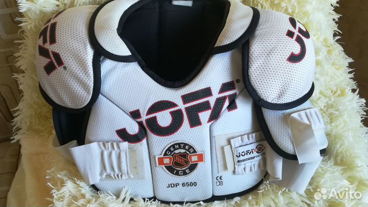 Нагрудник коньки Reebok 20k,jofa 6500,jofa 400