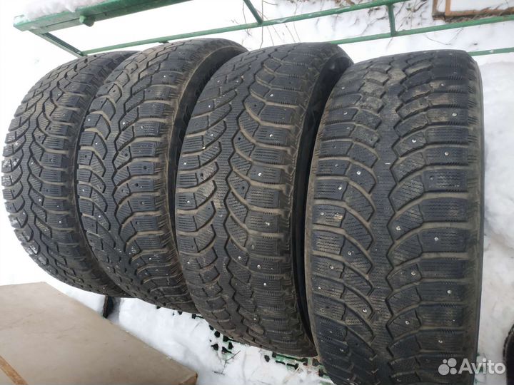 Bridgestone Blizzak Spike-01 235/55 R18